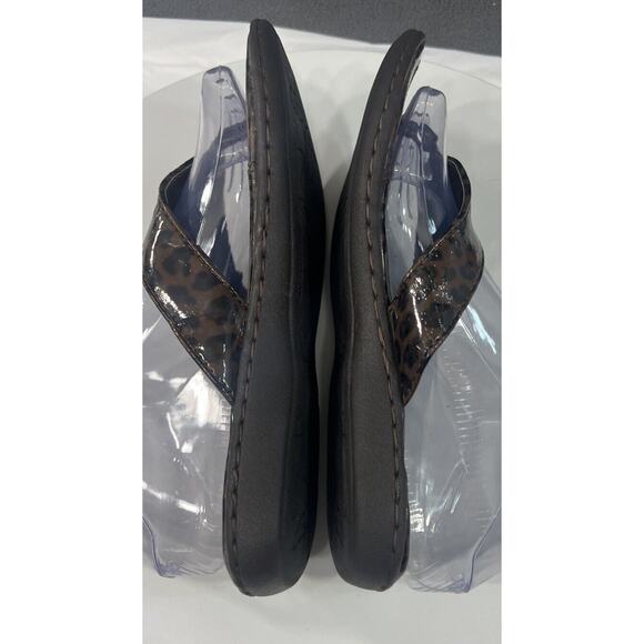 BORN boc Concepts Leopard Slip On Flip Flop Sandals Things Brown Women Size 7 - Picture 11 of 16